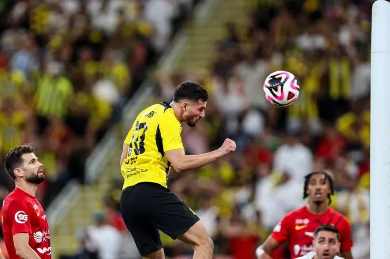 عوار يقود التشكيل المثالي للجولة الثالثة لنخبة آسيا