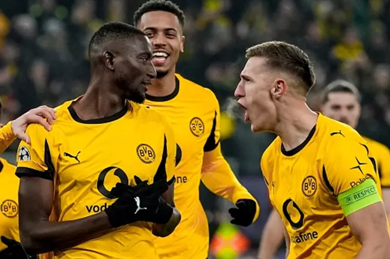 بروسيا دورتموند يمطر شباك فياريال ونابولي يعبر كاراباج