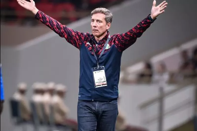 مدرب الجيش الملكي: الفوز على الأهلي سيكون أفضل رد