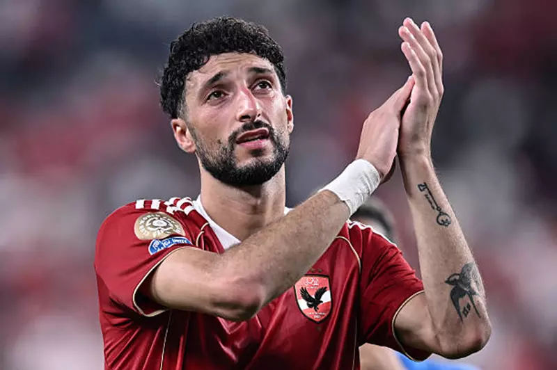 وسام أبو علي لم ينس حبه للأهلي (صور)